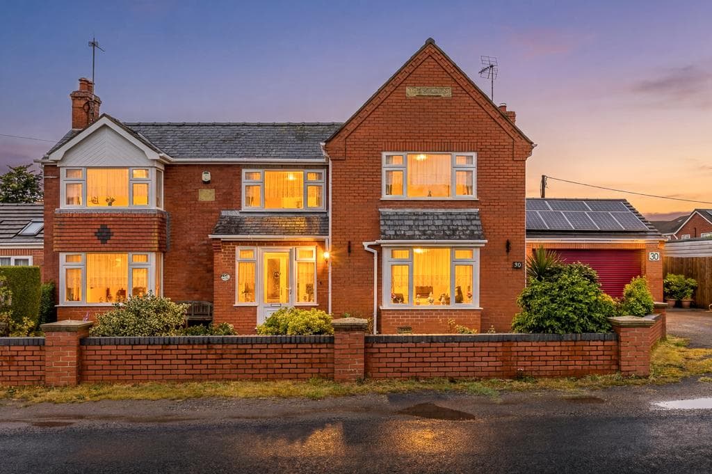Austendyke Road, Weston Hills